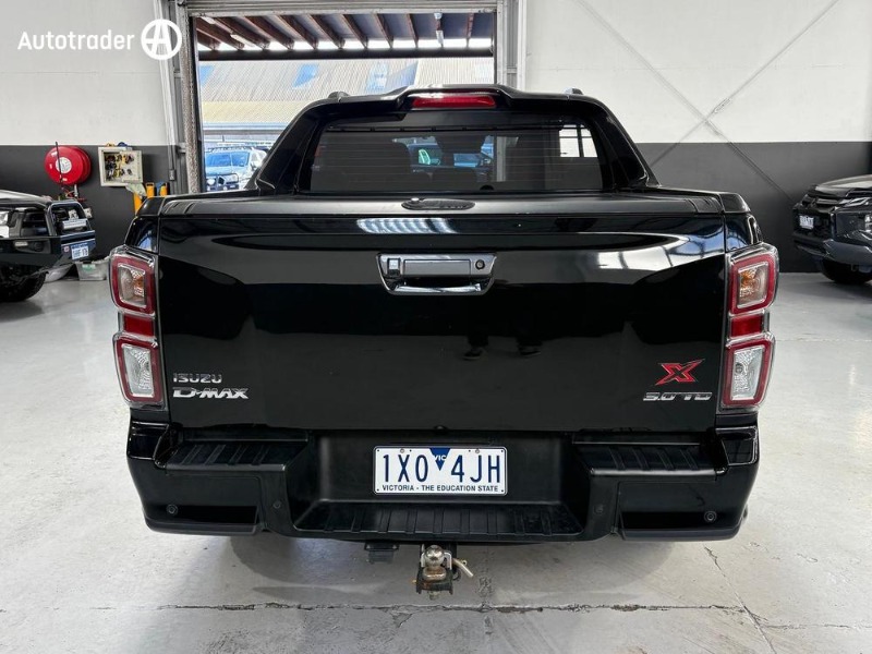 
								Isuzu 150000 Utility Crew Cab BLACK full									