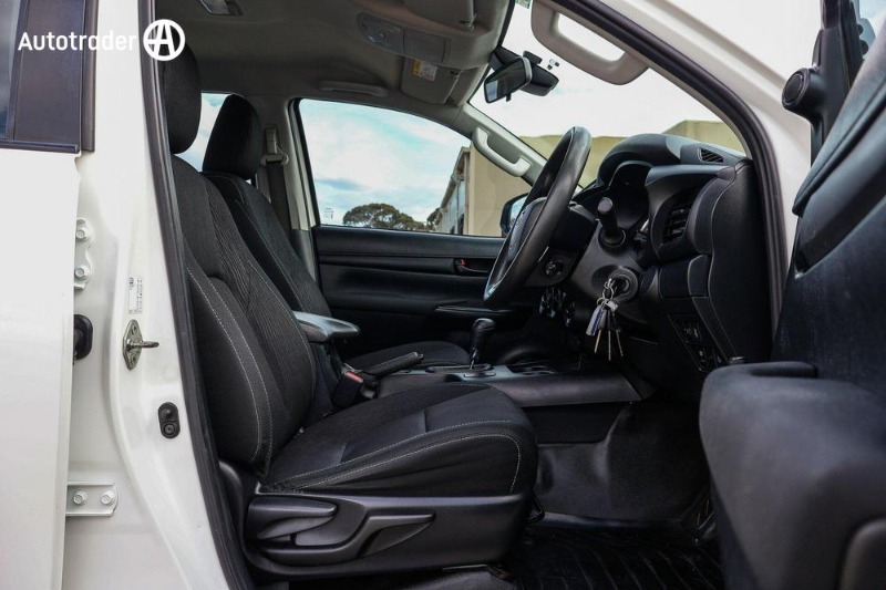 
								Toyota Hilux Sr (4X4) Gun126R full									