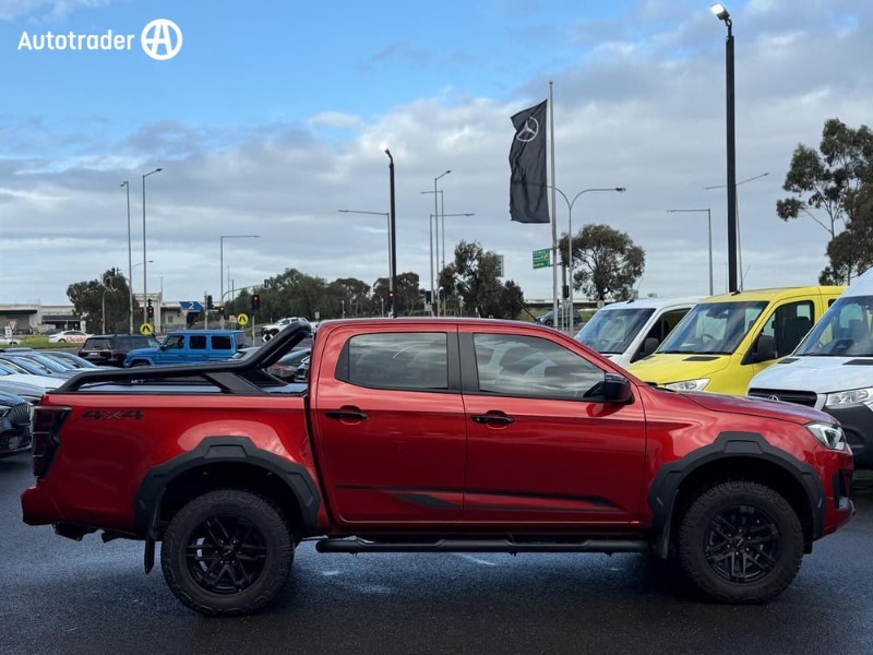 
								Isuzu D-MAX Blade My24 full									