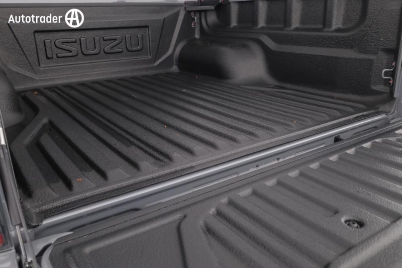 
								Isuzu D-MAX Blade (4X4) My25.5 full									