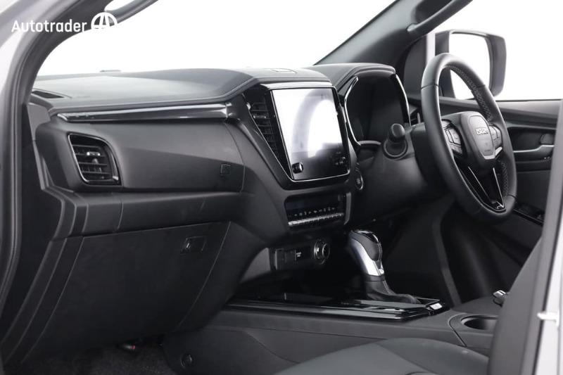 
								Isuzu D-MAX Blade (4X4) My25.5 full									