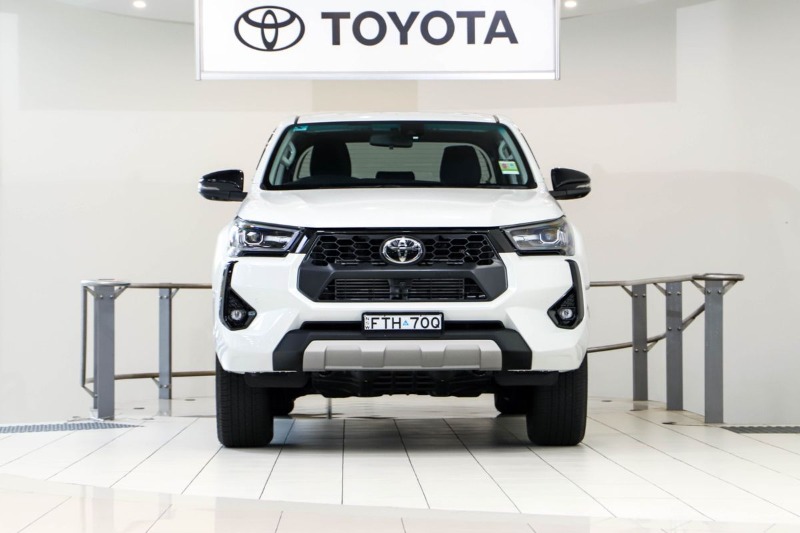 
								TOYOTA HILUX full									