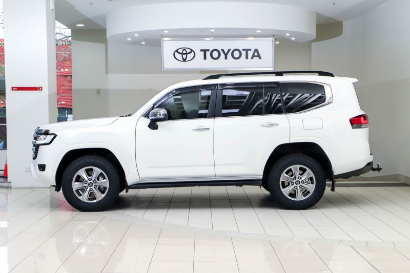 
								Toyota Landcruiser Sahara FJA300R full									