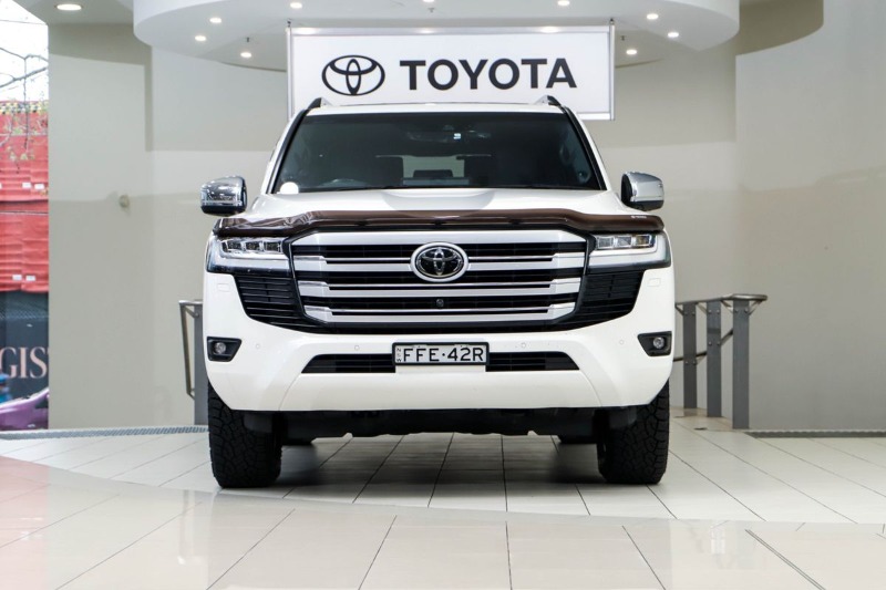 
								Toyota Landcruiser Sahara FJA300R full									