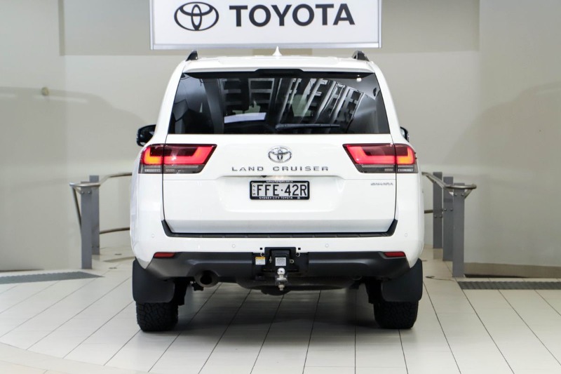 
								Toyota Landcruiser Sahara FJA300R full									