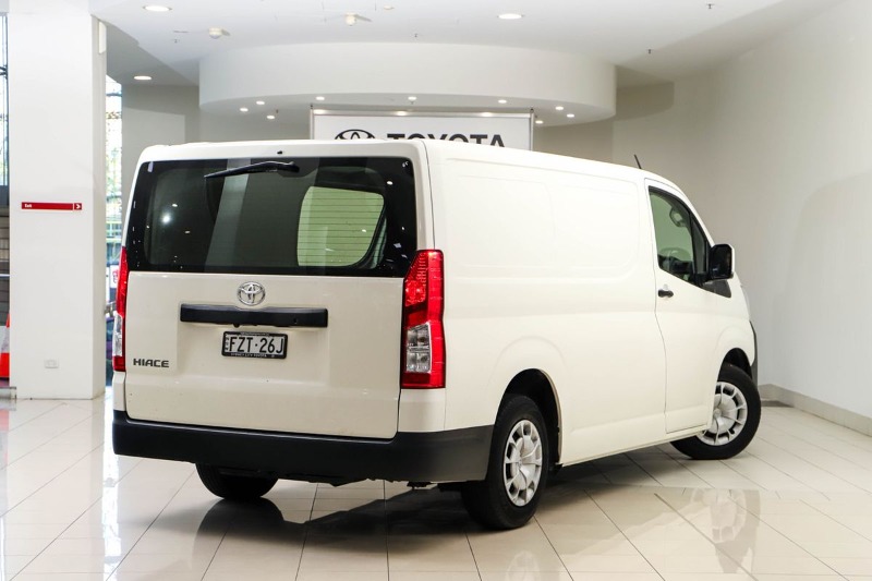 
								Toyota Hiace GDH300R LWB full									