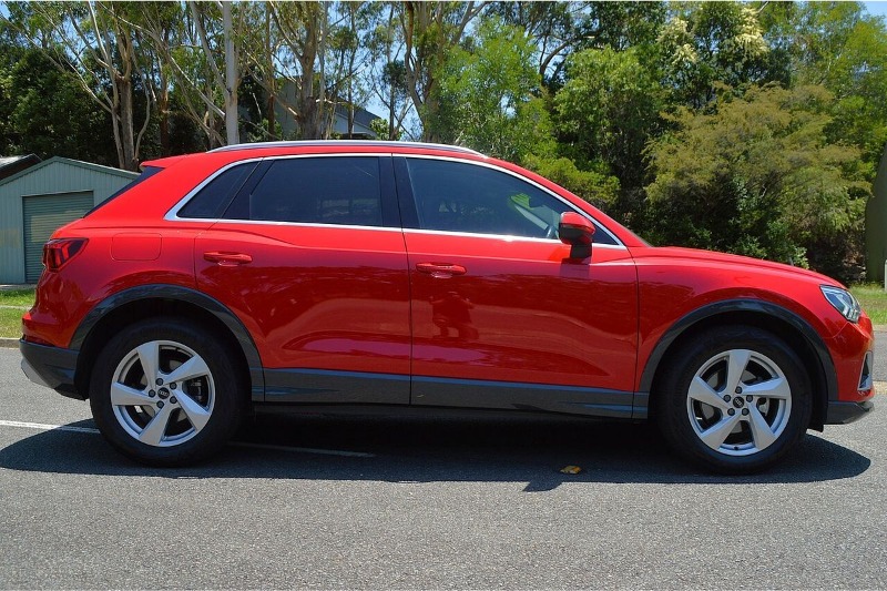 
								Audi Q3 full									