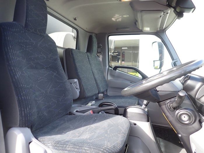 
								HINO DUTRO 300 full									