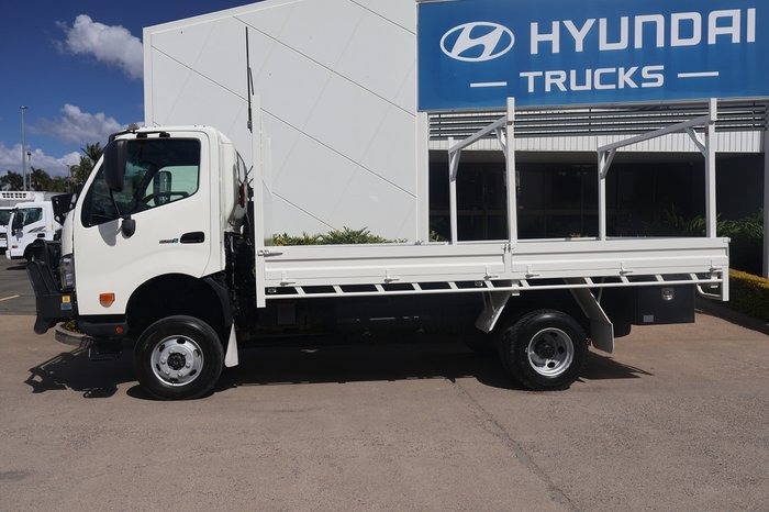 
								Hino 300 Series 817 full									