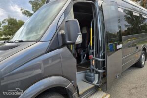 Mercedes-Benz 16 SEAT TRAVEL BUS