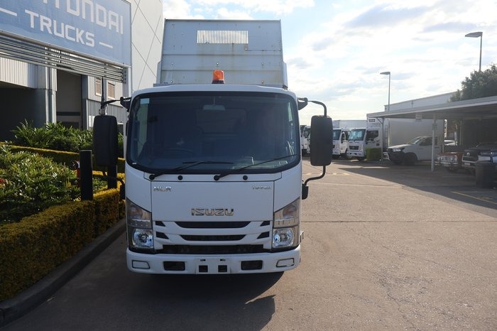 
								ISUZU NLR 45-150 full									