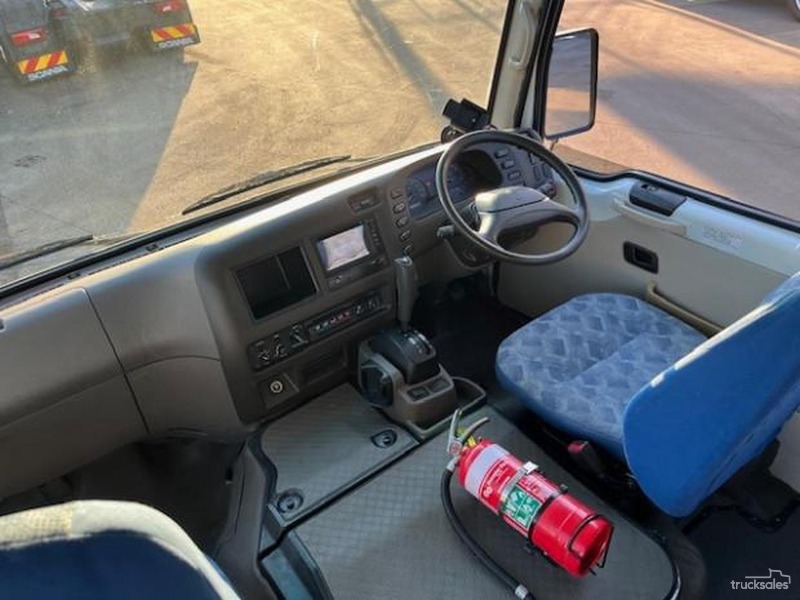 
								Mitsubishi Rosa Deluxe BE 600 full									