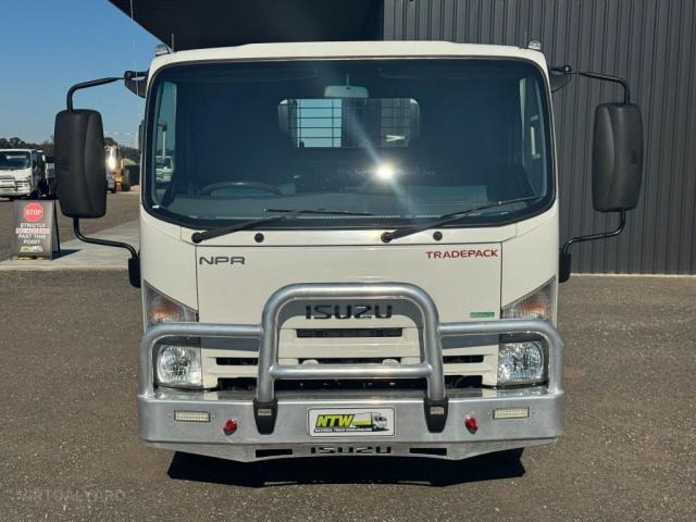
								ISUZU NPR200 MEDIUM full									