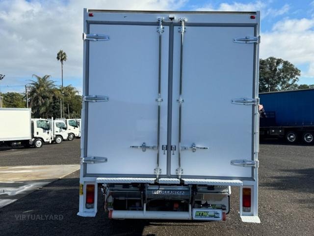 
								HINO 300 SERIES 616 MEDIUM full									