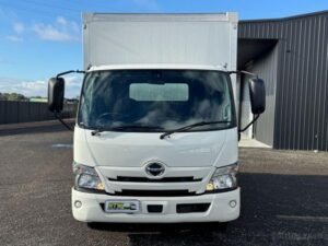 HINO 300 SERIES 616 MEDIUM