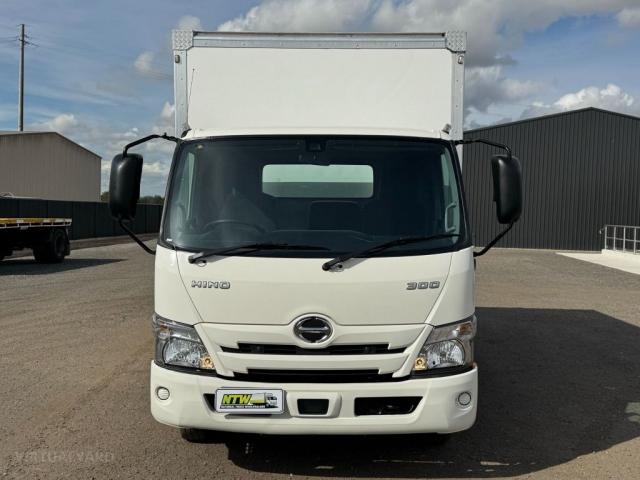 
								HINO 300 SERIES 616 MEDIUM full									