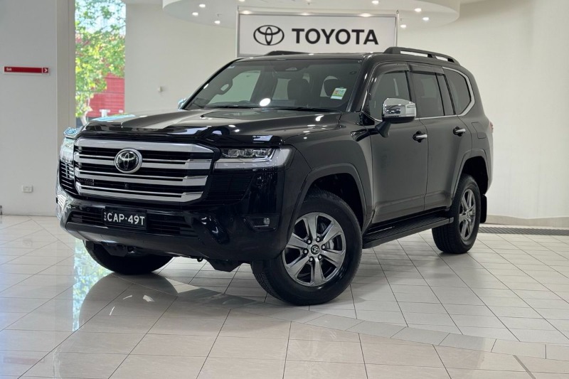 
								2025 Toyota Landcruiser Sahara FJA300R $131,612 full									