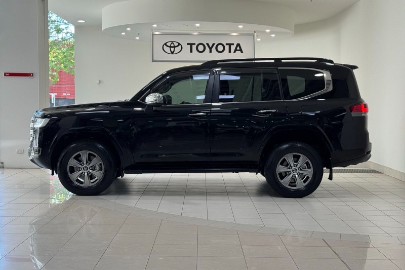 
								2025 Toyota Landcruiser Sahara FJA300R $131,612 full									