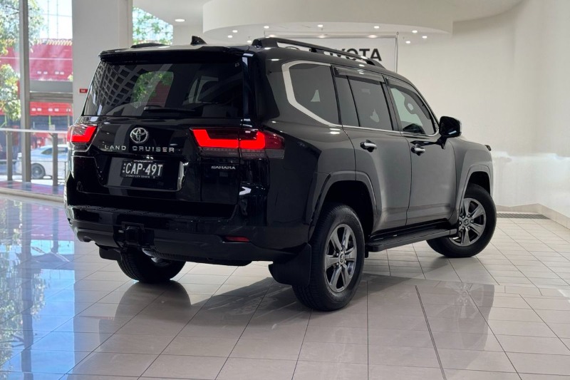 
								2025 Toyota Landcruiser Sahara FJA300R $131,612 full									