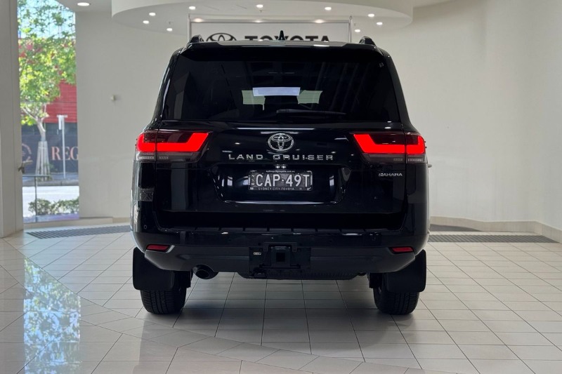 
								2025 Toyota Landcruiser Sahara FJA300R $131,612 full									