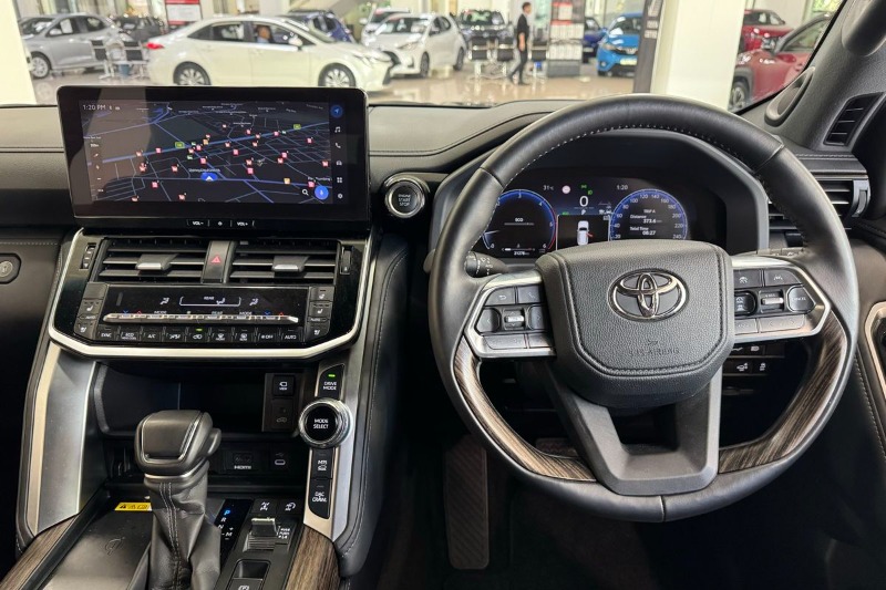 
								2025 Toyota Landcruiser Sahara FJA300R $123,812 full									