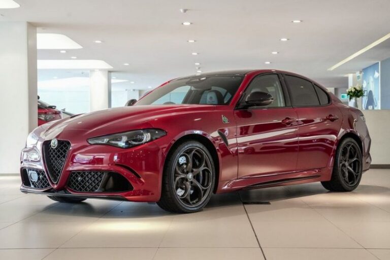 2025 Alfa Romeo Giulia Quadrifoglio Series 5 $171,888