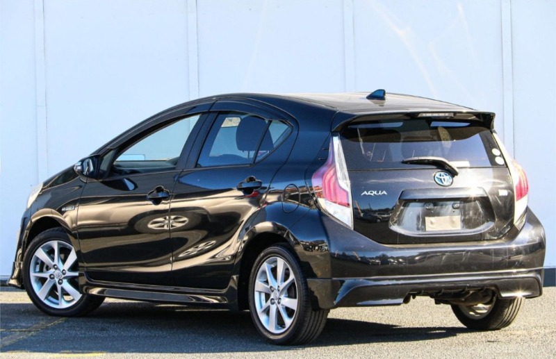 
								2015 Toyota Aqua $15,990 Drive Away full									