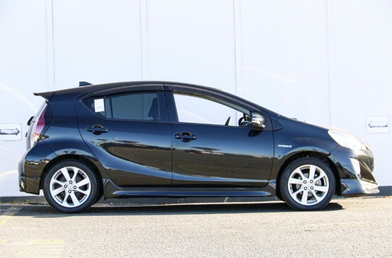 
								2015 Toyota Aqua $15,990 Drive Away full									