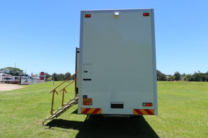 
								Isuzu FSR 700 Premium Auto – PROMOTIONAL / MOBILE DISPLAY TRUCK full									
