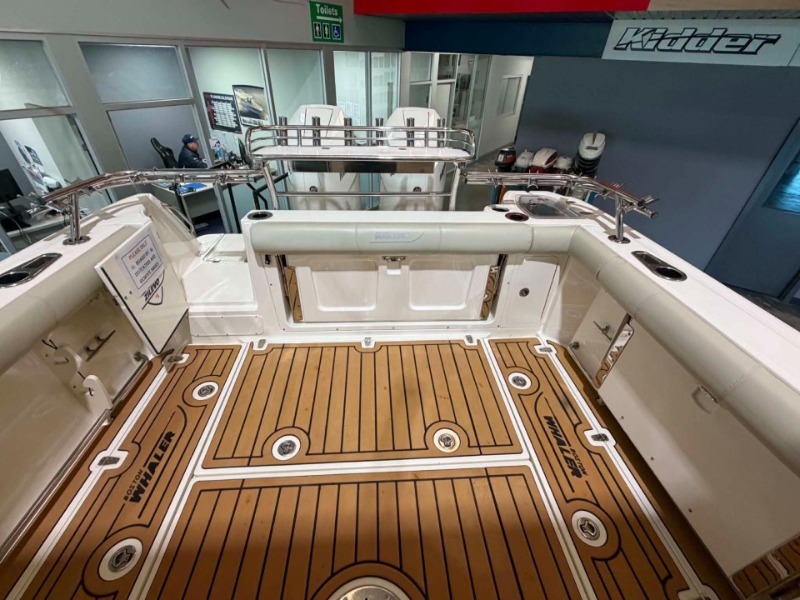 
								Boston Whaler 285 Conquest Hard Top – 2014 Model full									