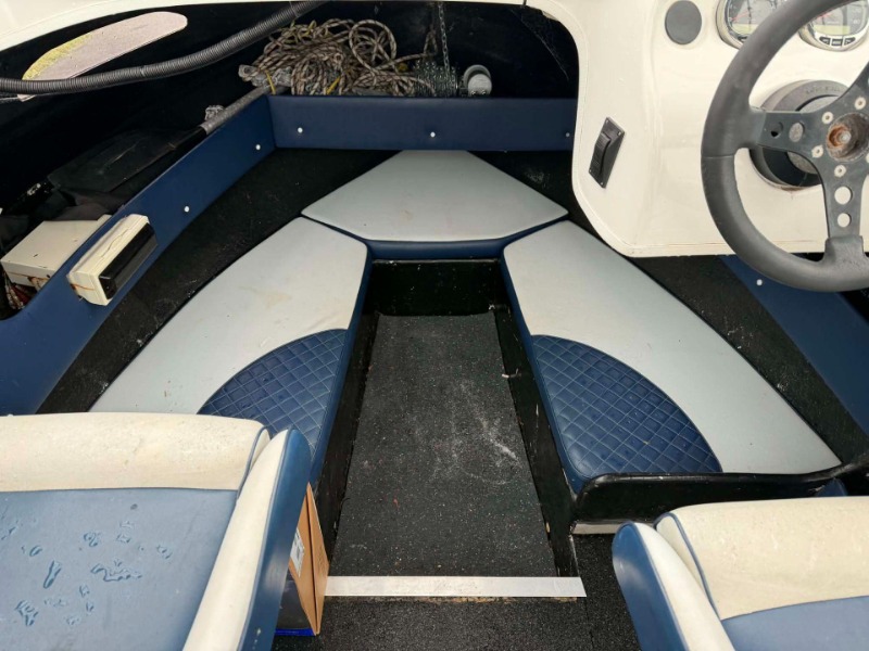 
								Savage Centurion 4.8m – 2005 Model full									