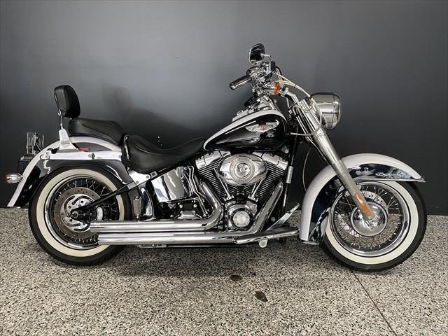 Harley-Davidson Softail Deluxe 1584 (FLSTN)