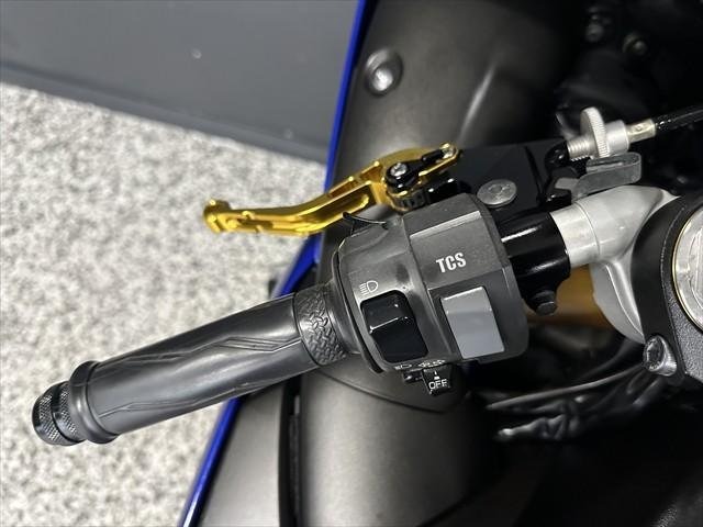 
								Yamaha YZF-R1 MY12 full									