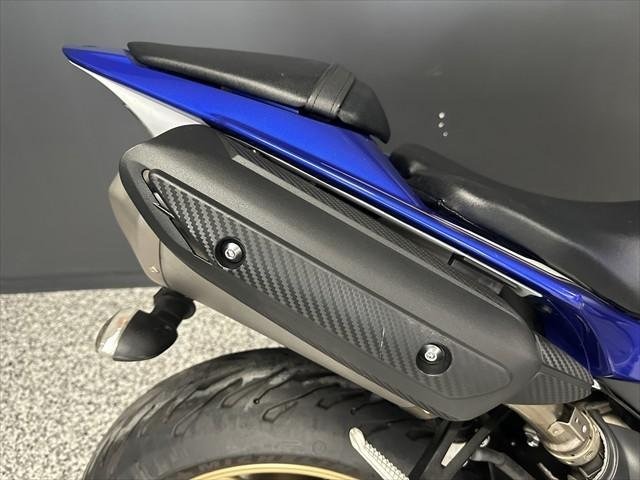 
								Yamaha YZF-R1 MY12 full									