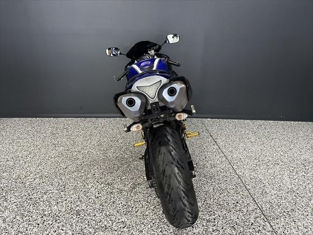 
								Yamaha YZF-R1 MY12 full									