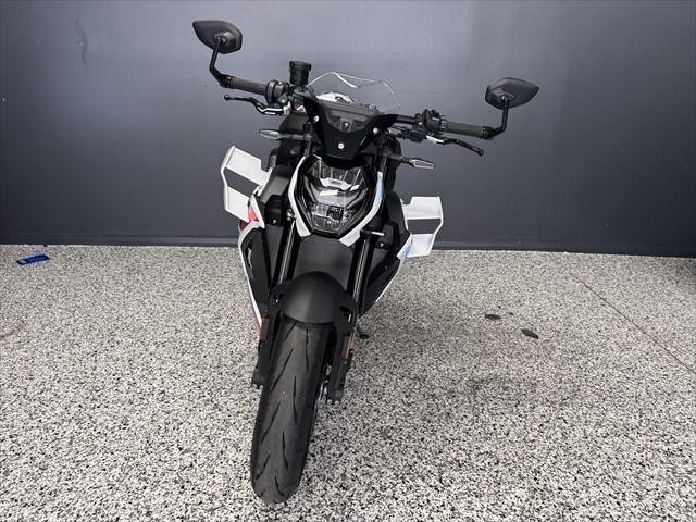 
								BMW M 1000 R full									