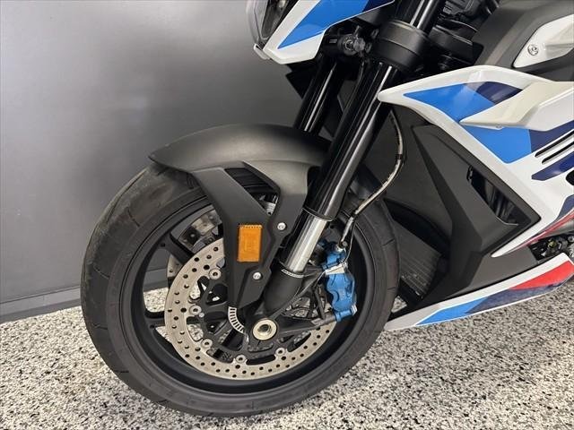 
								BMW M 1000 R full									