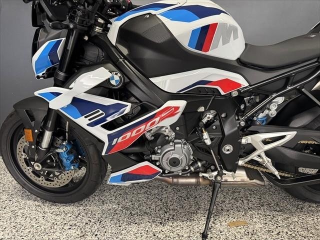 
								BMW M 1000 R full									