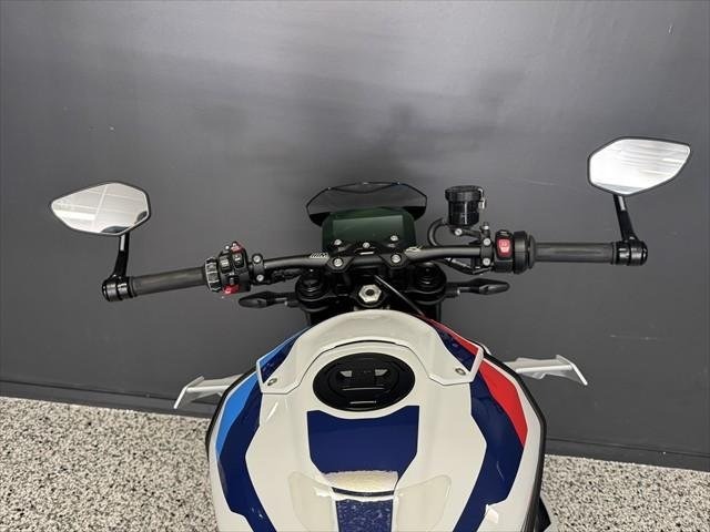 
								BMW M 1000 R full									