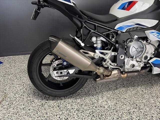 
								BMW M 1000 R full									