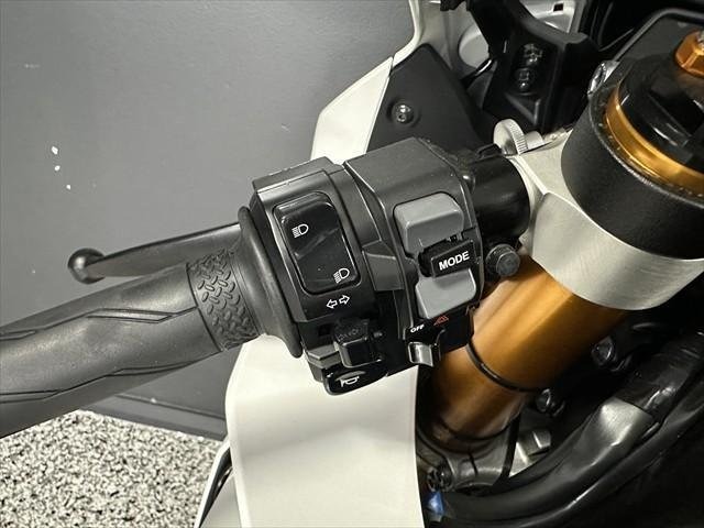 
								Yamaha YZF-R1 60th Anniversary WGP full									
