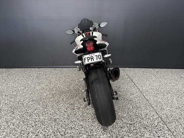 
								Yamaha YZF-R1 60th Anniversary WGP full									