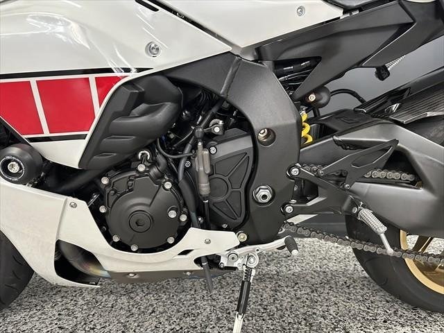 
								Yamaha YZF-R1 60th Anniversary WGP full									