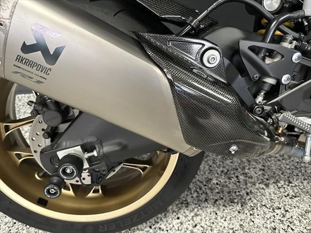 
								Yamaha YZF-R1 60th Anniversary WGP full									