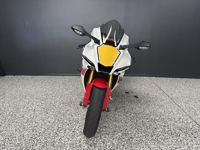 
								Yamaha YZF-R1 60th Anniversary WGP full									