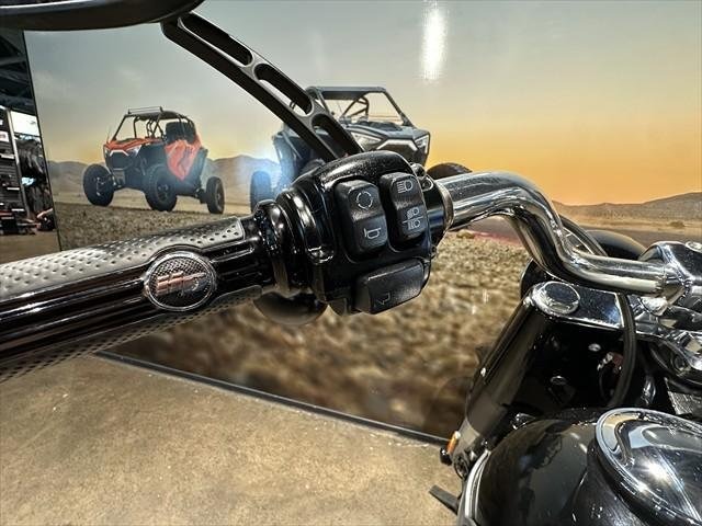 
								Harley Davidson Motorbike full									