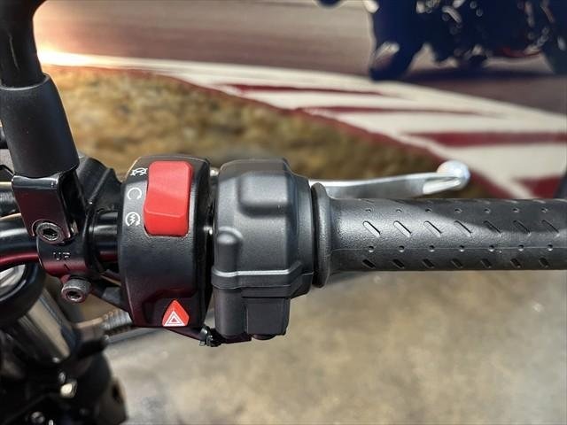 
								Triumph Speed Twin 900 full									