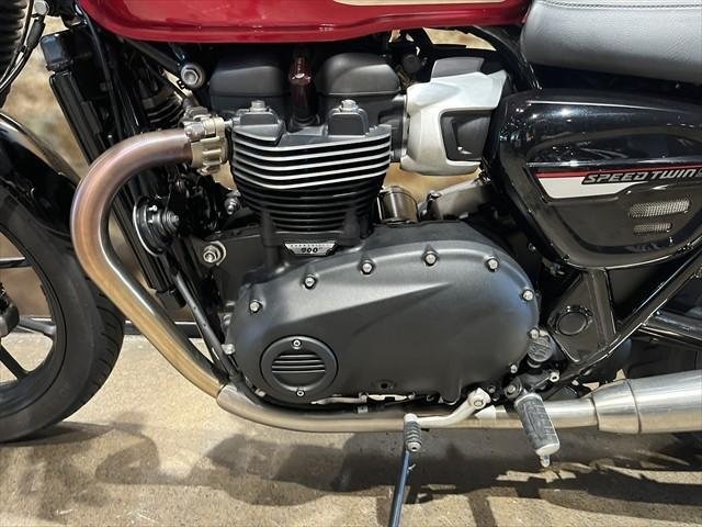
								Triumph Speed Twin 900 full									