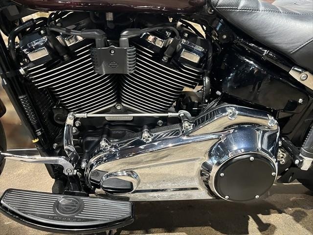 
								Harley-Davidson Sport Glide 107 (FLSB) full									