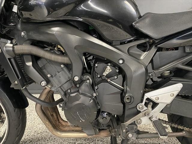 
								Yamaha FZ6N full									